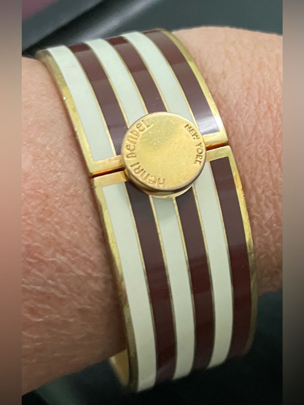 UC Henri Bendel Gold-Tone Brown & Cream Striped Hinged Bangle Bracelet - Picture 2 of 7